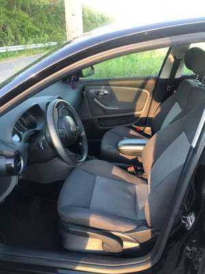 SEAT Ibiza - TÜV, erneuerte Bremsen+Zahnriemen+Reifen Bild 5