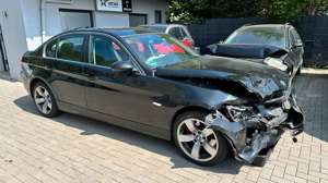 BMW 330 d xDrive Lim. Automatik-Leder-Xenon-Unfall Bild 3