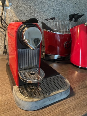Nespresso Kaffemaschine günstig abzugeben Bild 2