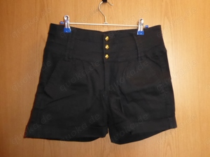 Damen Shorts mit 3x Tops Blusen Gr. 40 komplett 5   Bild 2