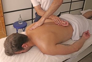 Einfache Ganzkörper Massage   Bauch und Rückenlage Bild 4