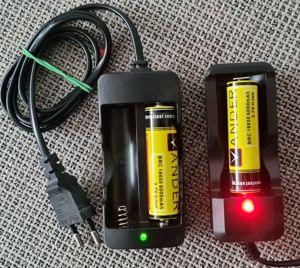 2x Ladegerät Charger für Li-Ion 18650  NiMH_NEU Bild 1