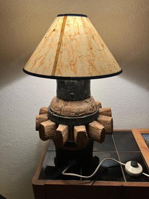Lampe auf Basis alter Radnabe Bild 1