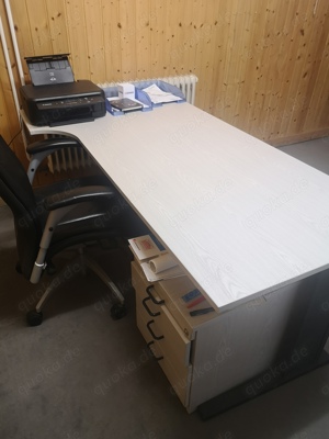 Schreibtisch Rollkontainer Sessel  Bild 2