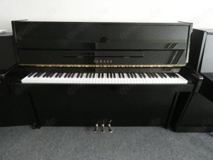 gebrauchtes Yamaha Klavier von Klavierbaumeisterin aus Aachen Bild 1