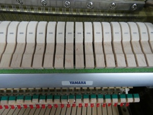gebrauchtes Yamaha Klavier von Klavierbaumeisterin aus Aachen Bild 8