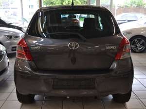 Toyota Yaris 1.3 Edition *KLIMAAUTOMATIK*ALU*KEYLESSGO*AHK* Bild 4