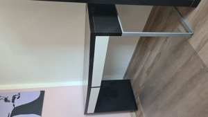 Schwarz-weißen Tisch mit Schubladen und Metallbeinen Bild 2