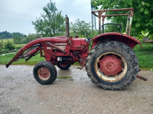 IHC Traktor m. Frontlader u. Schaufel