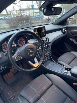 Mercedes-Benz CLA 180 7G-DCT Bild 3