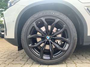 BMW X3 xDrive30e Aut/LED/HUD/Pano/aktivTemp/20" Bild 3