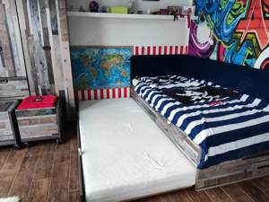 Kinderzimmer Einrichtung, Schrank, Bett und 2 Rollcontainer 