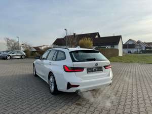 BMW 330 e Touring Advantage Head-Up Laser Bild 5