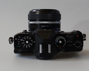 Nikon Zf schwarz mit Nikkor 40mm2 Kit und Smallrig Handgriff