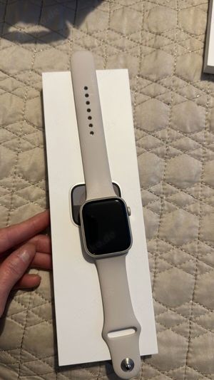 Apple Watch Series 9 45mm Aluminiumgehäuse mit Sportarmband - Polarstern, M L...