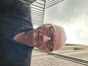Er sucht Sie