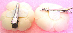 2 Stück - Stoffblumen - Blüten Stoff creme - Strass + Perlen - Krokodilsklemmen Bild 3