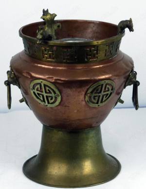 Kupfer-Messing Bodenvase mit 3 Tierköpfen und Ornamenten  Bild 3