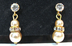 Ohrstecker - hängend - 90er Jahre - goldfarben mit Strass + Perlen - Modeschmuck Bild 2
