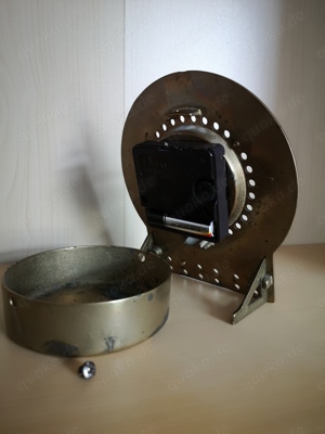 Schöne massive Messing Kaminuhr mit Sternzeichen Datum Ansicht Bild 4