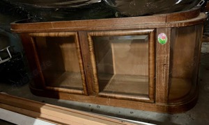 Hängevitrine aus Holz antik