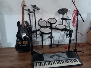 Für Bandgründer - Set: E-Schlagzeug, E-Gitarre, Verstärker, Keyboard, Mikrofon