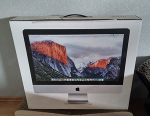 Apple iMac 21,5   4K (Ende 2015) mit Tastatur und Maus
