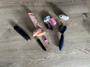 Benutzter Vibrator mit meinem Saft Toys Sexspielzeug  Bild 4