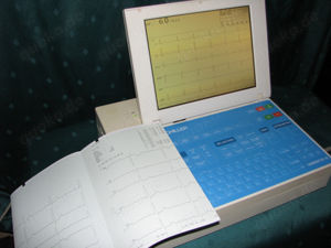  EKG Schiller At10M Netz Akku 6Kanal.mit Vermessung kpl. mit Kiss-Sauganlage