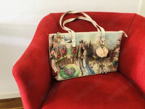 Handtasche von Lola Paltinger mit Schlüsselanhänger