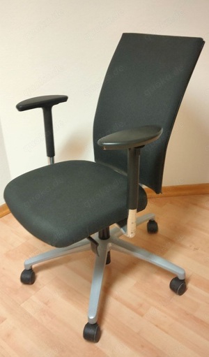 1x Büro-Stuhl SCHWARZ mit Armlehne höhenverstellbar BÜROAUFLÖSUNG