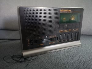 GRUNDIG Sonoclock 710SP Sprechendes Uhrenradio echte Rarität