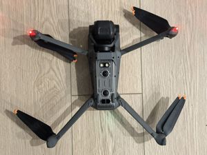 DJI Mavic 3 Pro Kameradrohne mit 3 Akkus