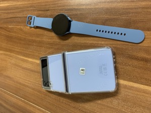 Samsung Z Flip 4 + Galaxy Watch 5