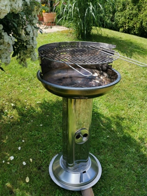 Edelstahl-Säulengrill aus Edelstahl mit 6 kg Holzkohle