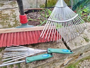 Biete Hilfe für Haus & Garten, Gartenarbeit, Putzen Reinigunsarbeit Gartenpflege