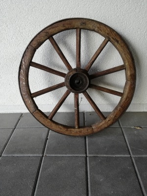 schönes Wagenrad Holz Eisenring   58cm Rad 10 Speichen Speichenrad