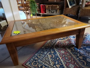 rechteckiger Couchtisch Holz Glas Rattan Bild 3