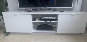 Sehr schöne weiße, sehr gut erhaltene TV-Bank Bank von Ikea!