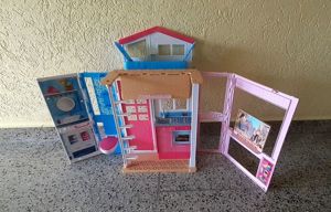 Barbie Haus Puppenhaus 2-Etagen-Ferienhaus Kofferhaus zusammenklappbar