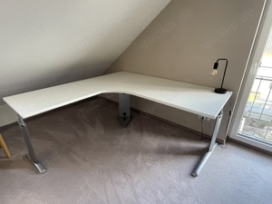 RÖHR Schreibtisch 180x180, höhenverstellbar, Top-Zustand zu verkaufen