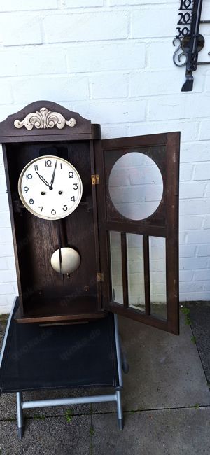 2 Regulator Wand Uhr Gut erhalten .Mit Schlag undPendel.Und  1 Runde ältere Wanduhr Siehe die Fotos