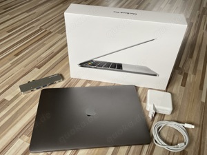 Apple MacBook Pro 13" mit Touch Bar (A1706)