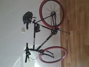 Bike+Tacho+Beleutung+Fahrrad Helm+Fahrradschloss,Luftpumpe(Blessuren am Oberrahmen)