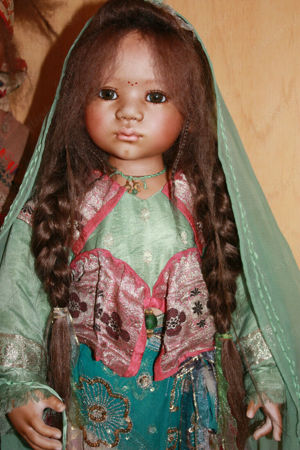 Manisha Porzellanpuppe von Annette Himstedt aus dem Jahr 2003