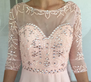 Neuwertiges Kleid Gr. 34-36 mir Applikationen