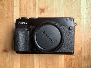 Fujifilm GFX 50R Gehäuse mit 2 Akkus und Ladegerät