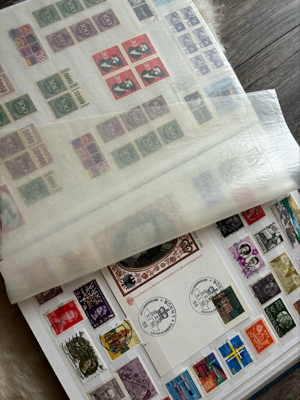 alte Briefmarken Alben mit Briefmarken  Bild 2