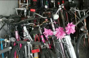 Konvolut 40 verschiedene Fahrräder , Zubehör, Ersatzteile, div. Kinderfahrzeuge