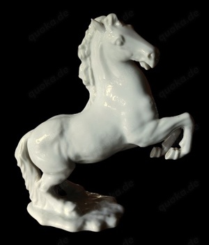 Feine herrliche Porzellanfigur  Steigendes Pferd 